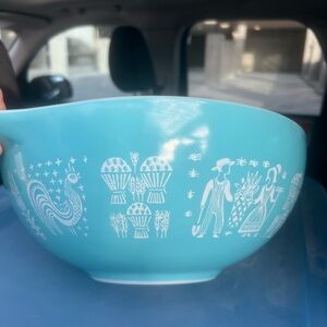 Vintage Blue Decorative Pyrex Bowl and extra white Pyrex bowl